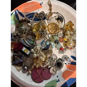 Mixed Lot ofVintage Fashion Costume Jewelry Earrings Bracelets Necklaces Rings